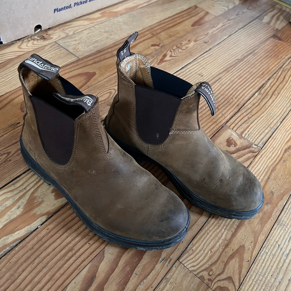 Blundstones W Size 9